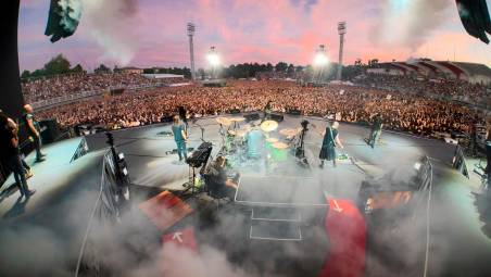 Vasco Rossi al suo “popolo” a Rimini: «Siete il fan club più bello al mondo!». Le immagini del Soundcheck