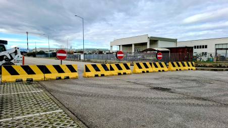 Riccione mette il freno alle gare clandestine in moto: new jersey sul rettilineo della zona artigianale