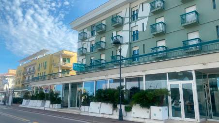 L’ex hotel Arizona, che ha cambiato gestione dopo i guai passati nel 2023