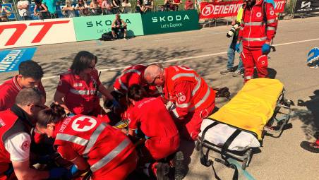 Ciclismo. Incidente alla Nove colli, soccorsa una ciclista VIDEO