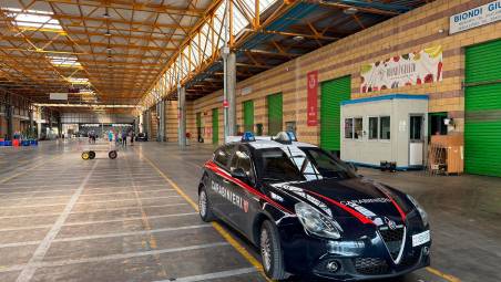 L’intervento dei carabinieri al mercato ortofrutticolo, nello scorso mese di agosto