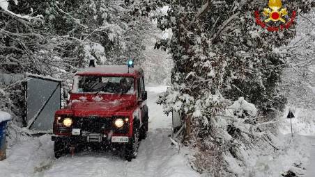 Bertinoro, stufa in fiamme a Santa Maria Nuova: due anziani soccorsi. Per i Vigili del Fuoco centinaia di interventi a causa della neve VIDEO