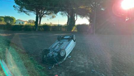 Altra auto ribaltata in via Staggi, proteste dei residenti tra Sala e Sant’Angelo