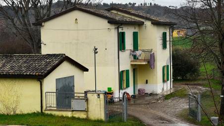 La casa a Tipano da dove è stata allontanata la famiglia