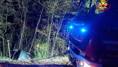 Fuori strada a Verghereto: estratto dall’auto nel crepaccio dai vigili del fuoco