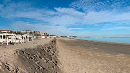 Una duna lunga 45 chilometri protegge le spiagge della Romagna: investimento da 1,5 milioni di euro