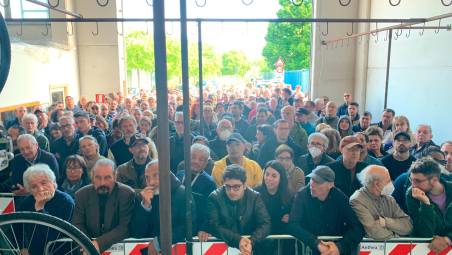 Rimini, dal monopattino al cappello da alpino: ecco gli oggetti all’asta sabato 10 maggio