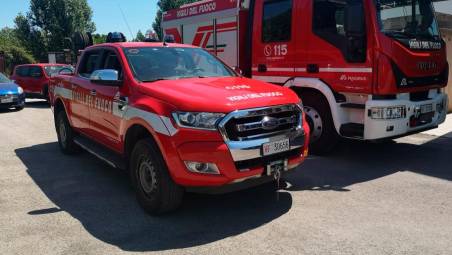 Sul posto sono intervenuti i vigili del fuoco