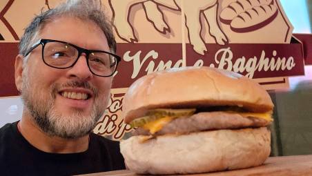 La sfida di “Pane, Vino e Baghino”: “L’hamburger più economico di Rimini, se ne trovate uno che costa meno, fatemi sapere”