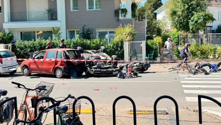 Cesenatico, paurosa carambola a ridosso del mercato: perde il controllo dell’auto e rischia una strage