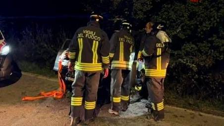 Cesenatico, esce di strada con l’auto, donna all’ospedale