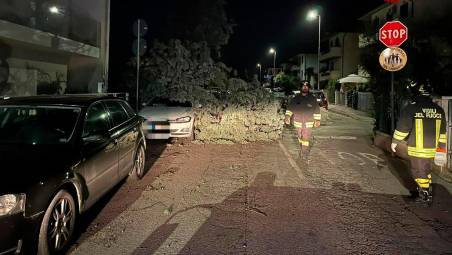 L’intervento dei vigili del fuoco a Cesenatico
