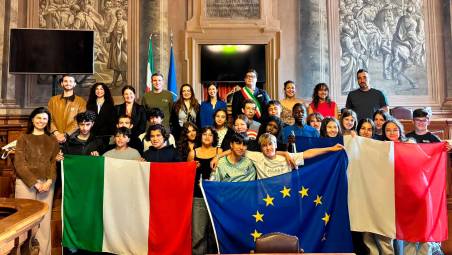 La delegazione di Bourges accolta in Comune dall’assessore Kevin Bravi