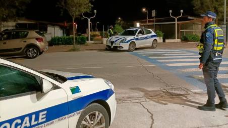 Riccione, molesto e minaccioso va al ristorante e dal bagnino senza pagare