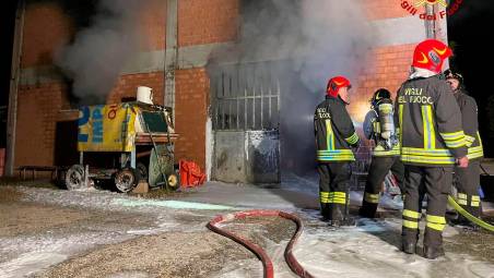 Forlimpopoli, incendio nella notte al capannone agricolo