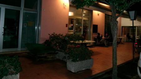 Il bar della Pace da dove la vittima tornava a casa