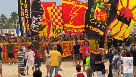 Ronaldinho a Ravenna, la festa dei tifosi VIDEO