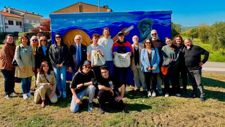 Foto di gruppo questa mattina alla cabina di via Fleming