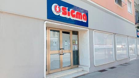 Il supermercato “Sigma” chiuso, tra le vie Battisti e Fratelli Rosselli