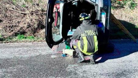 Santa Sofia, incidente: si ribalta con l’auto e finisce all’ospedale