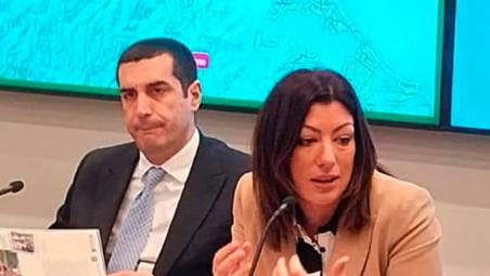 L’assessora regionale alle Pari opportunità Gessica Allegni con il presidente della Regione Michele de Pascale