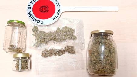 Rimini, vendeva marijuana nel camper: arrestato