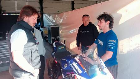 Nicolò Bulega ai box di Niccolò Antonelli