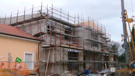 Il cantiere della nuova ala della scuola media “Pascoli”