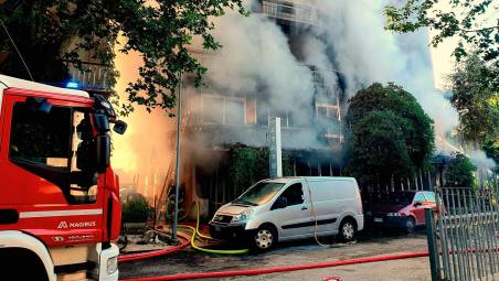 Cattolica. Fiamme all’ex hotel Hawaii