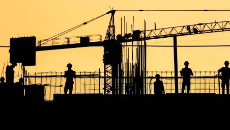 Ravenna, operaio minorenne senza protezioni sul tetto: 9mila euro di multa e impresa sospesa
