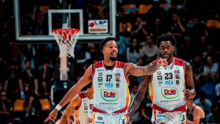 Mattia Udom e Deshawn Stephens gli unici due in doppia cifra a Bologna