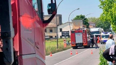 Forlì, incidente frontale a Carpinello: due uomini in ospedale
