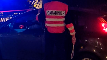 Ha il divieto di dimora a Forlì-Cesena e la sera di Ferragosto girava in spiaggia a Cesenatico con un grosso coltello: 33enne arrestato
