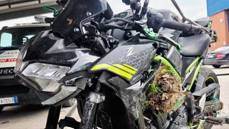 La moto che guidava la vittima (foto Manuel Migliorini)