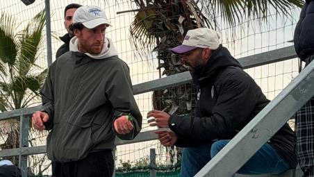 Nicola Capellini ed Ashley Cole in tribuna a Martorano (foto Corriere Romagna)