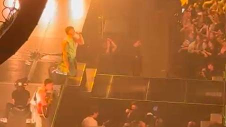 Olly durante il concerto a Pesaro