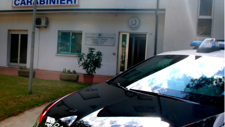 Cervia, a soli 14 e 15 anni rubano soldi e coltelli: denunciati