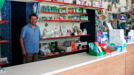 Brighi nel negozio che gestiva a Martorano