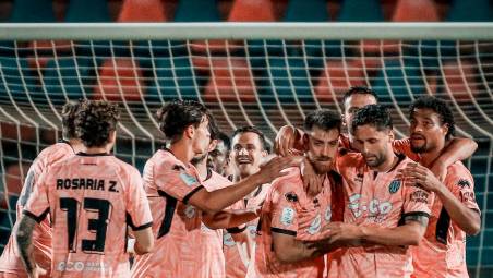Festa bianconera dopo il gol-vittoria di Simone Bastoni a Cosenza (foto Cesena Fc)