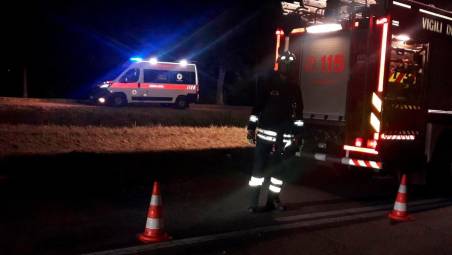 Gatteo, auto finisce nel torrente dopo lo scontro: un bambino e due adulti in ospedale