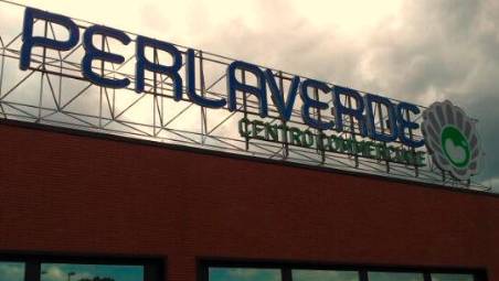 Riccione. Nasconde nello zaino e negli slip generi alimentari, poi alla cassa paga solo due lattine di birra. Arrestato ladro al supermercato