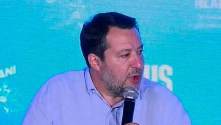 Rimini, Salvini al Meeting: “L’Italia non sarà mai il campo profughi in Europa”