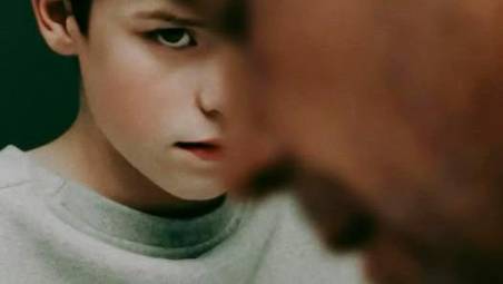 Una scena del film Adolescence