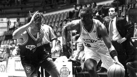 Addio a Sugar Ray Richardson: la stella del basket che incantò Forlì VIDEO
