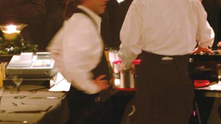 Rimini. Feste in arrivo: ristoranti, negozi e grandi catene non trovano chi assumere