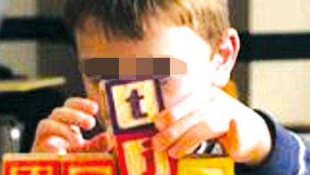 Rimini. “Mio figlio è autistico, devo assisterlo”, ma l’azienda le cambia i turni: così il giudice le ridà quello del mattino