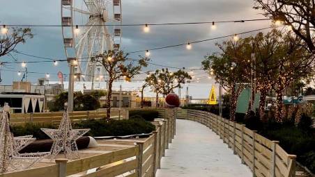 Pattinare con vista mare: a Riccione torna la pista del ghiaccio più grande d’Italia