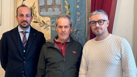 Da sinistra il sindaco Nicola Dellapasqua, Massimiliano Evangelisti e l’assessore Alessio Tomei