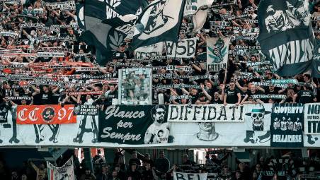 Un’immagine della curva Mare dello gremita (foto Gianmaria Zanotti)