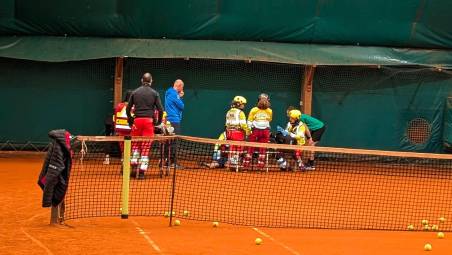 I soccorsi al giocatore infortunatosi al Circolo Tennis di Lugo